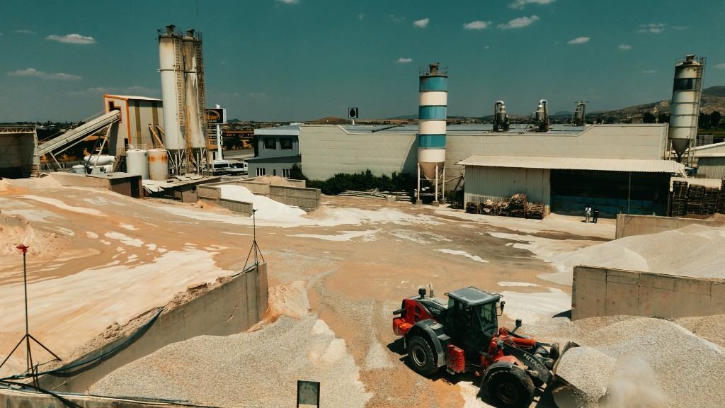 Uluer Beton agrega stok sahası ve yükleyici — Acıgöl tesisi